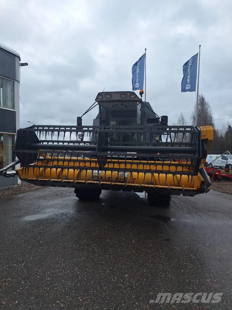 Sampo-Rosenlew 2065 حصادات