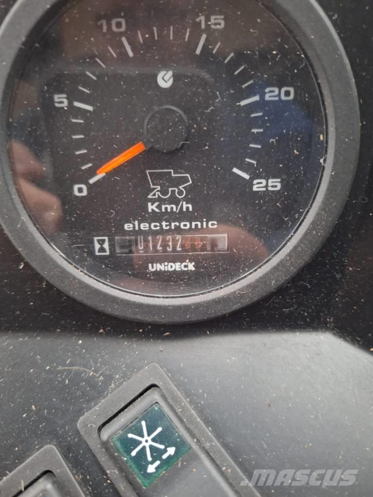 Sampo-Rosenlew 2065 حصادات