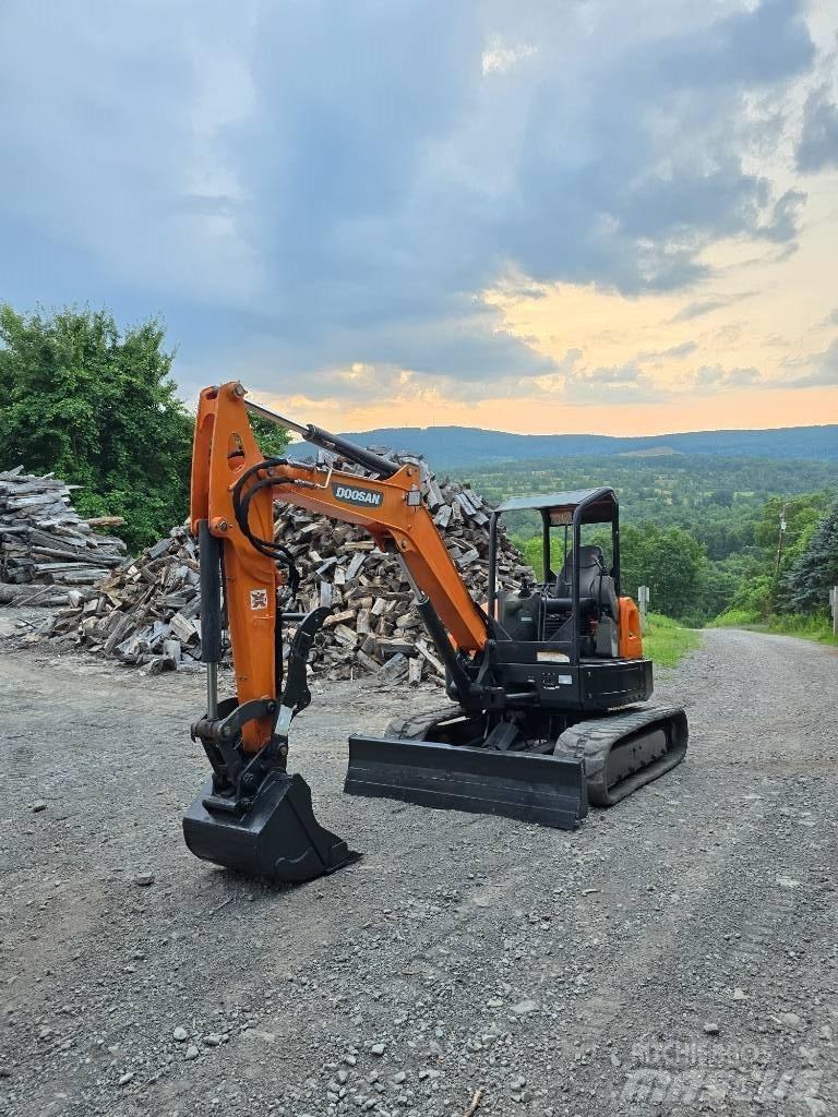 Doosan DX 50 Z حفارات زحافة