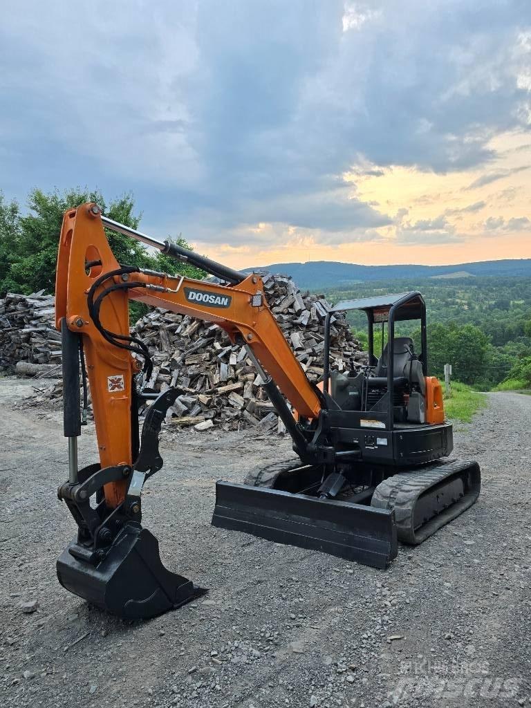 Doosan DX 50 Z حفارات زحافة