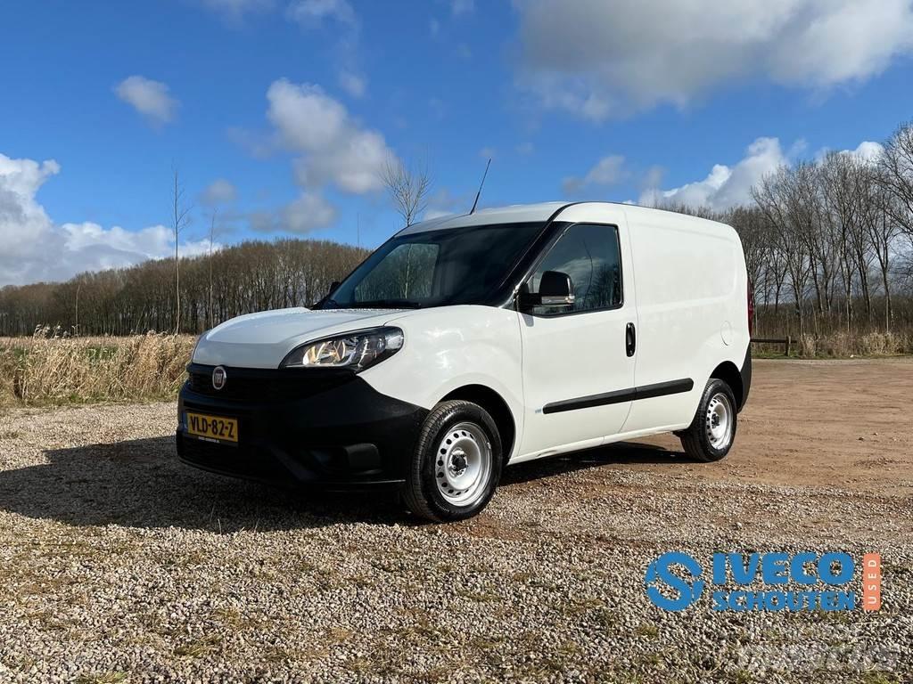 Fiat Doblò Cargo شاحنة مقفلة