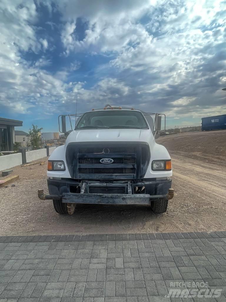 Ford F 750 XLT صهاريج مياه