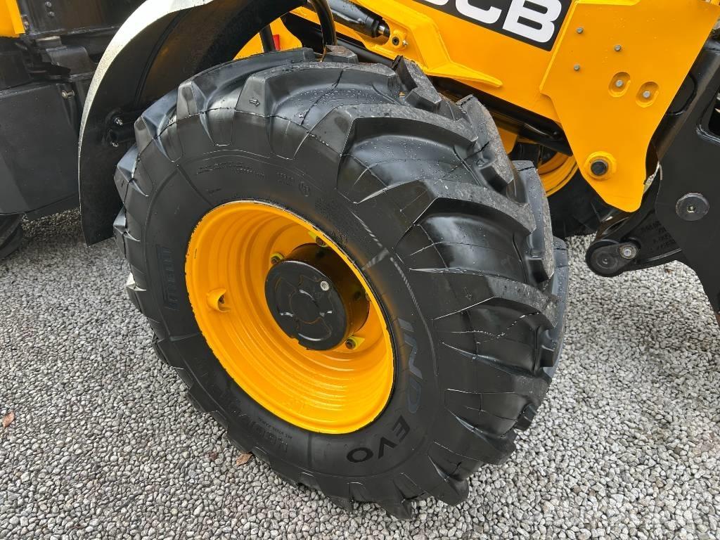 JCB TM320S معدات مناولة لأغراض الزراعة