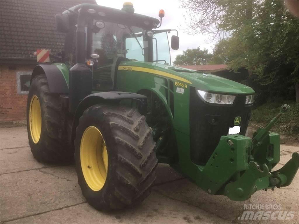 John Deere 8345R الجرارات