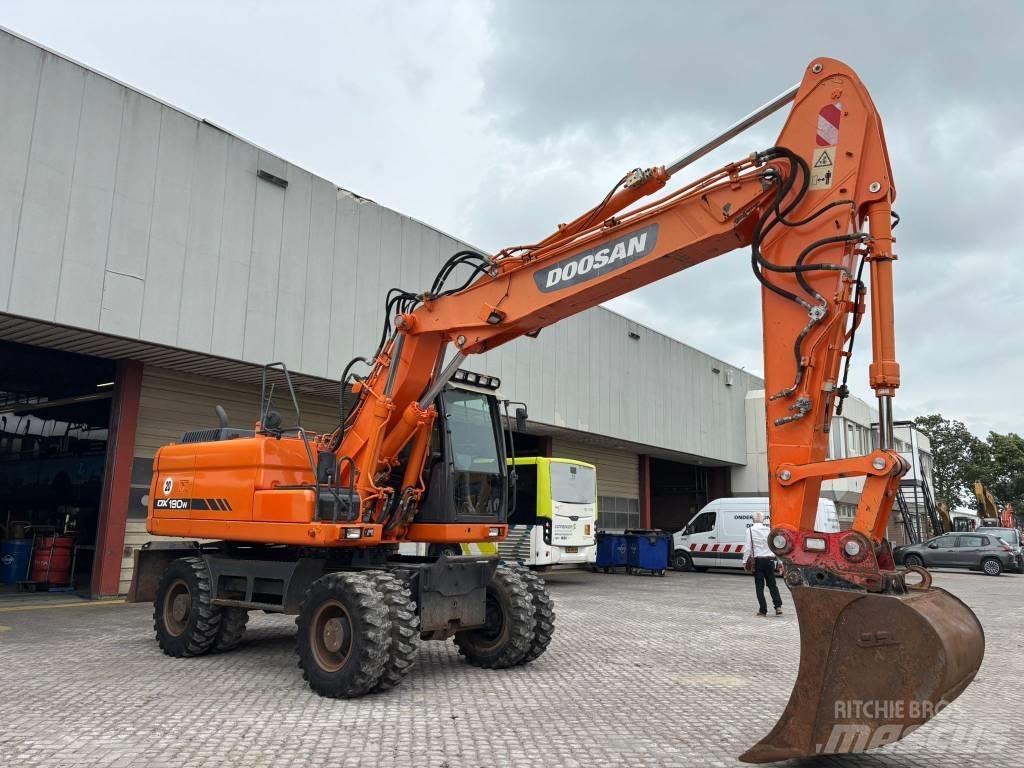 Doosan DX 190 W حفارات بعجل