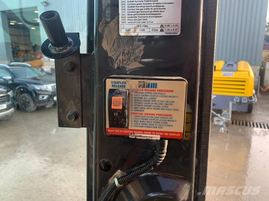 Hitachi ZX 135 US-6 حفارات زحافة