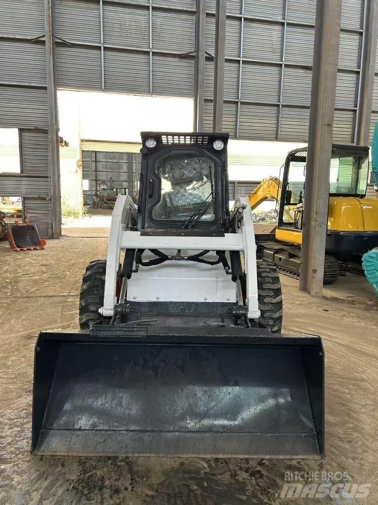 Bobcat S130 لوادر انزلاقية التوجيه