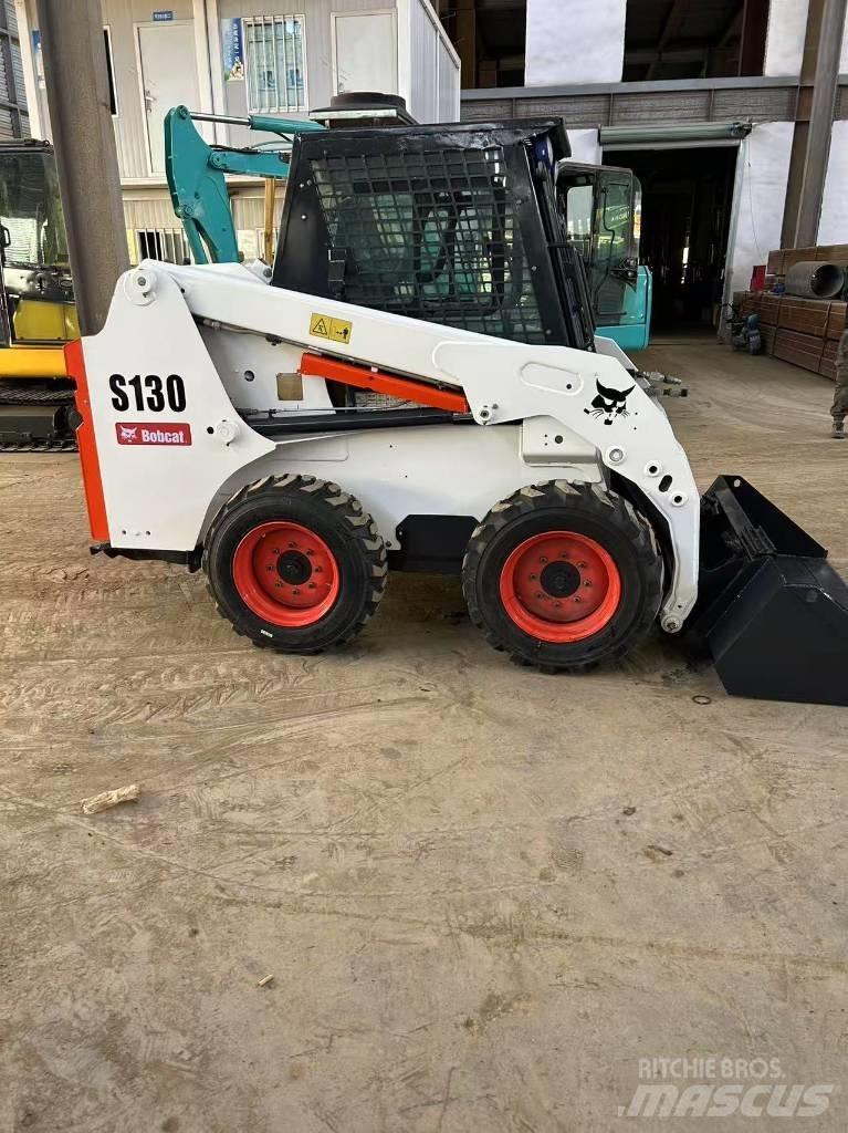 Bobcat S130 لوادر انزلاقية التوجيه