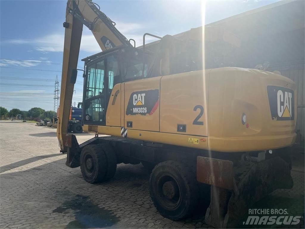 CAT MH3026 حفارات بعجل