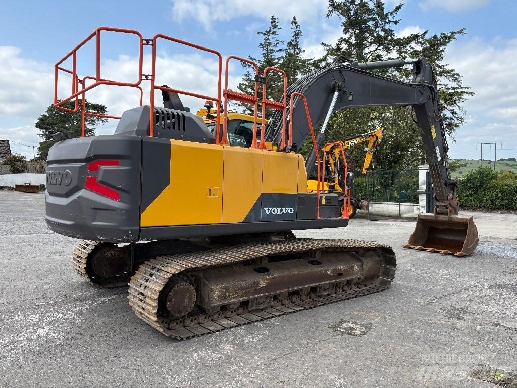 Volvo EC 200 حفارات زحافة