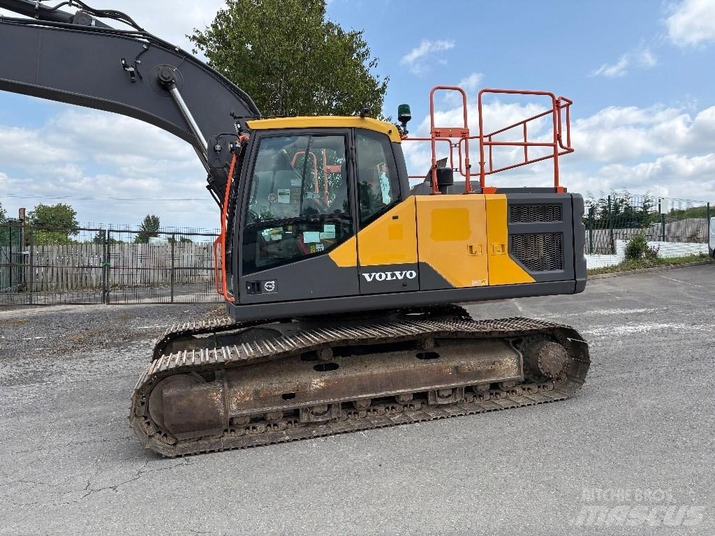 Volvo EC 200 حفارات زحافة