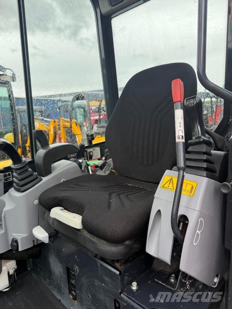 Kubota U 27-4 حفارات صغيرة أقل من 7 طن (حفارات صغيرة)