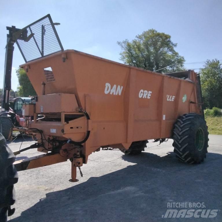 Dangreville EV 10 B1 معدات توزيع السماد العضوي