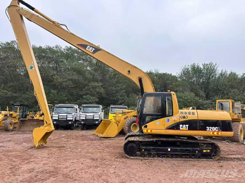 CAT 320 C L حفارات طويلة الذراع
