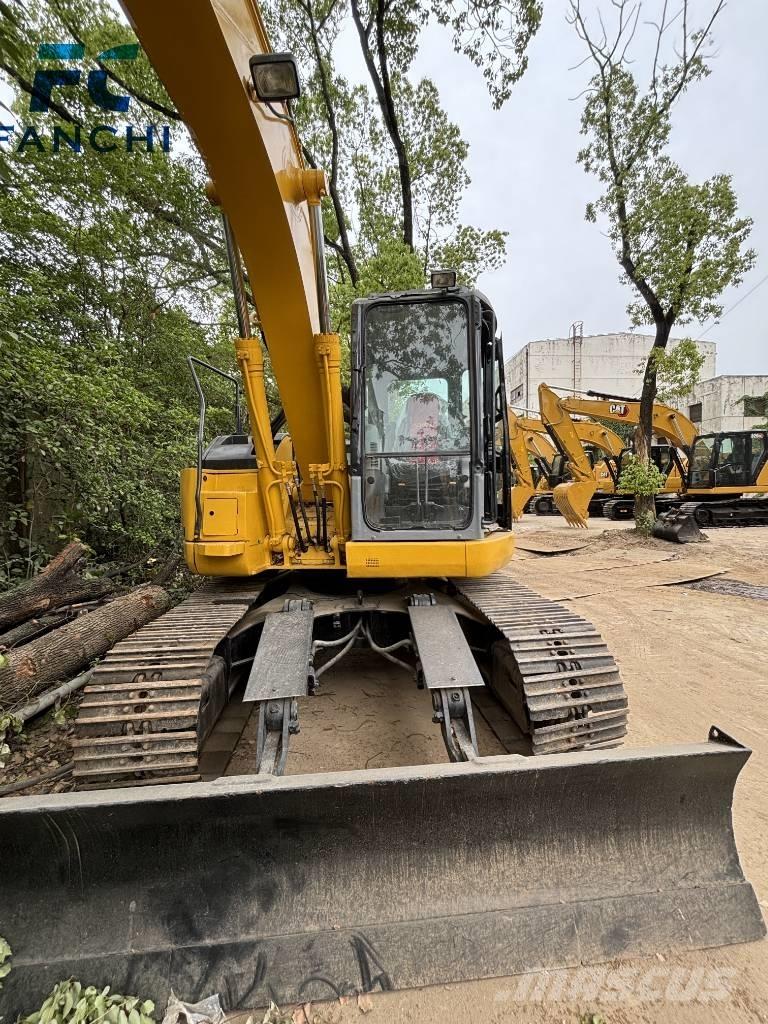 Komatsu PC 128 US حفارات زحافة