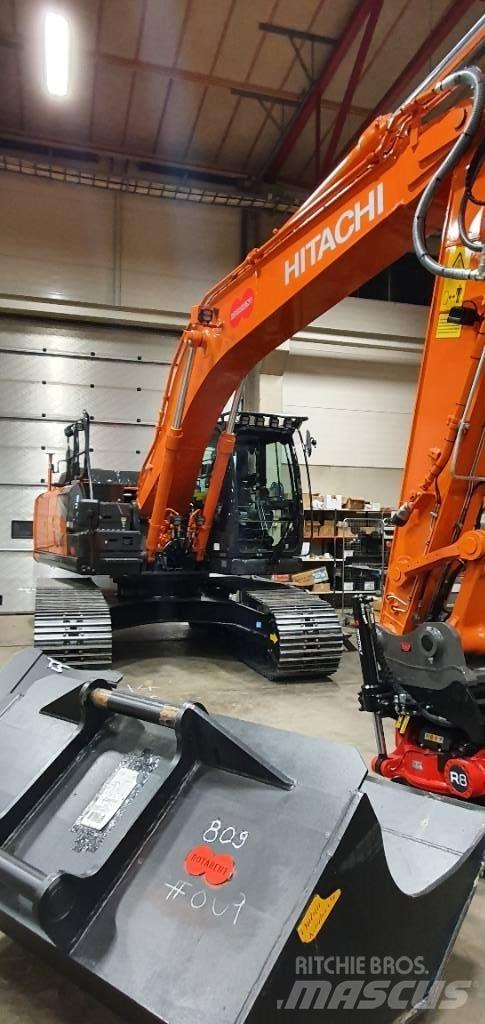 Hitachi ZX 210 LC-7 حفارات زحافة