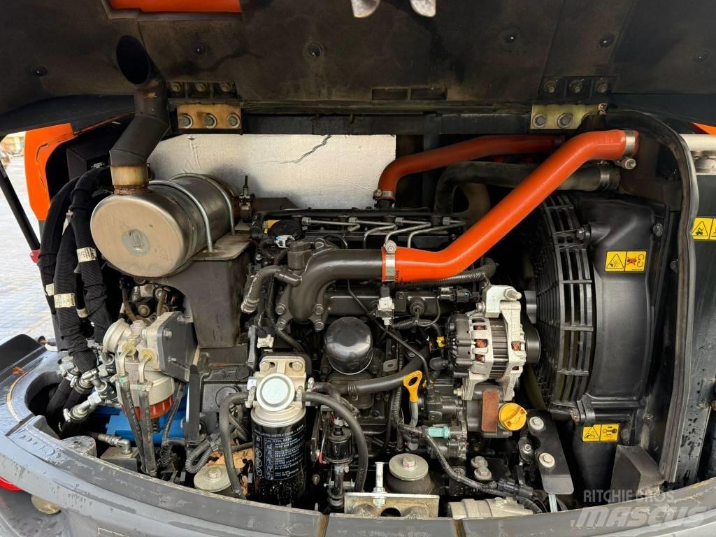 Doosan DX 57 W حفارات بعجل