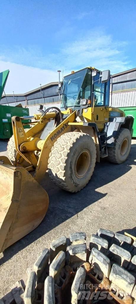 Komatsu WA 200 PT-5 لوادر بعجل