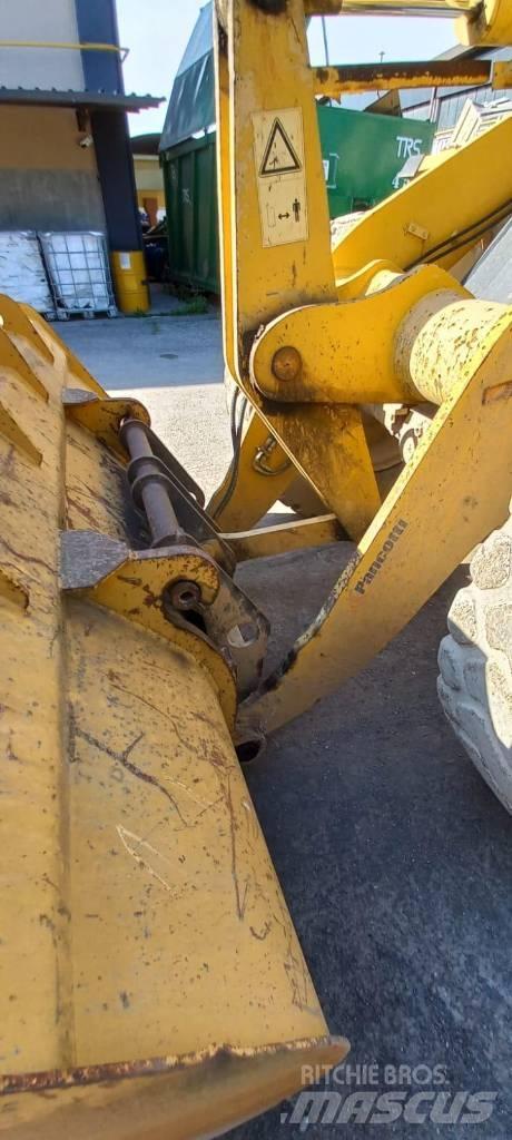 Komatsu WA 200 PT-5 لوادر بعجل