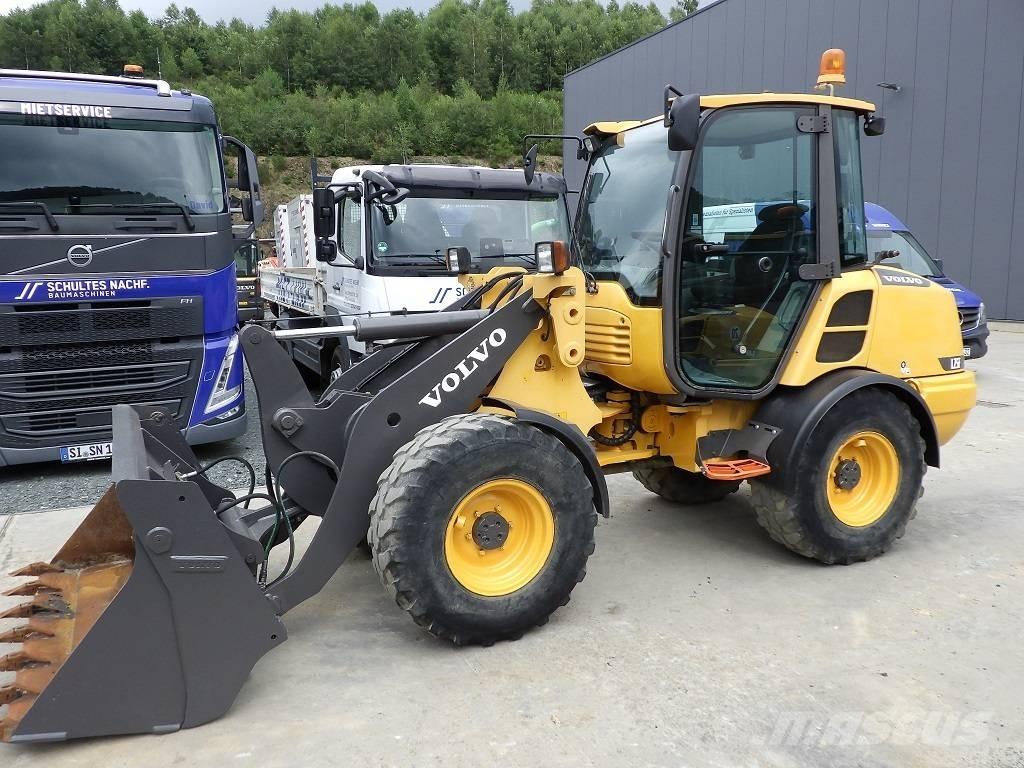Volvo L 25 F لوادر بعجل