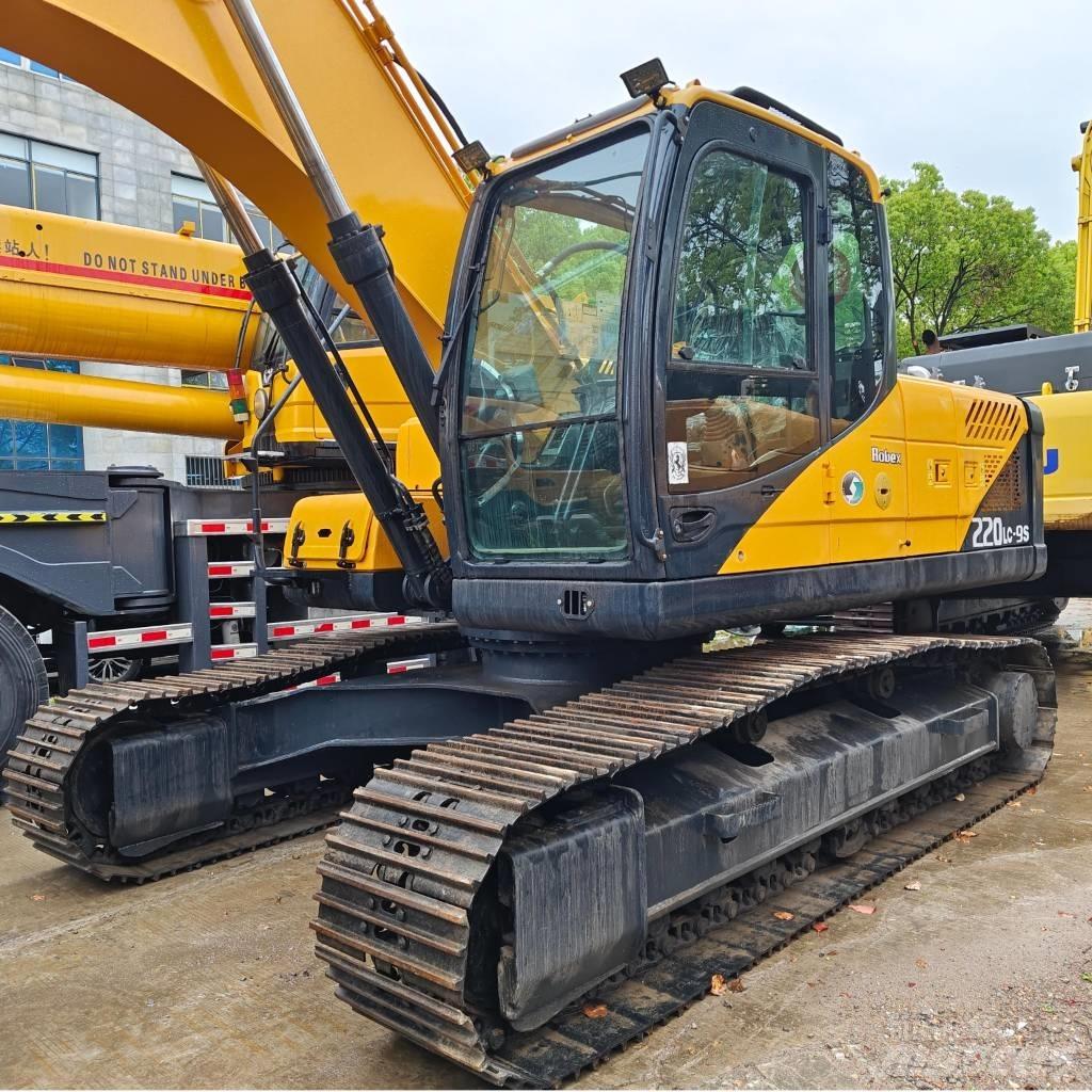 Hyundai R220LC-9S حفارات زحافة
