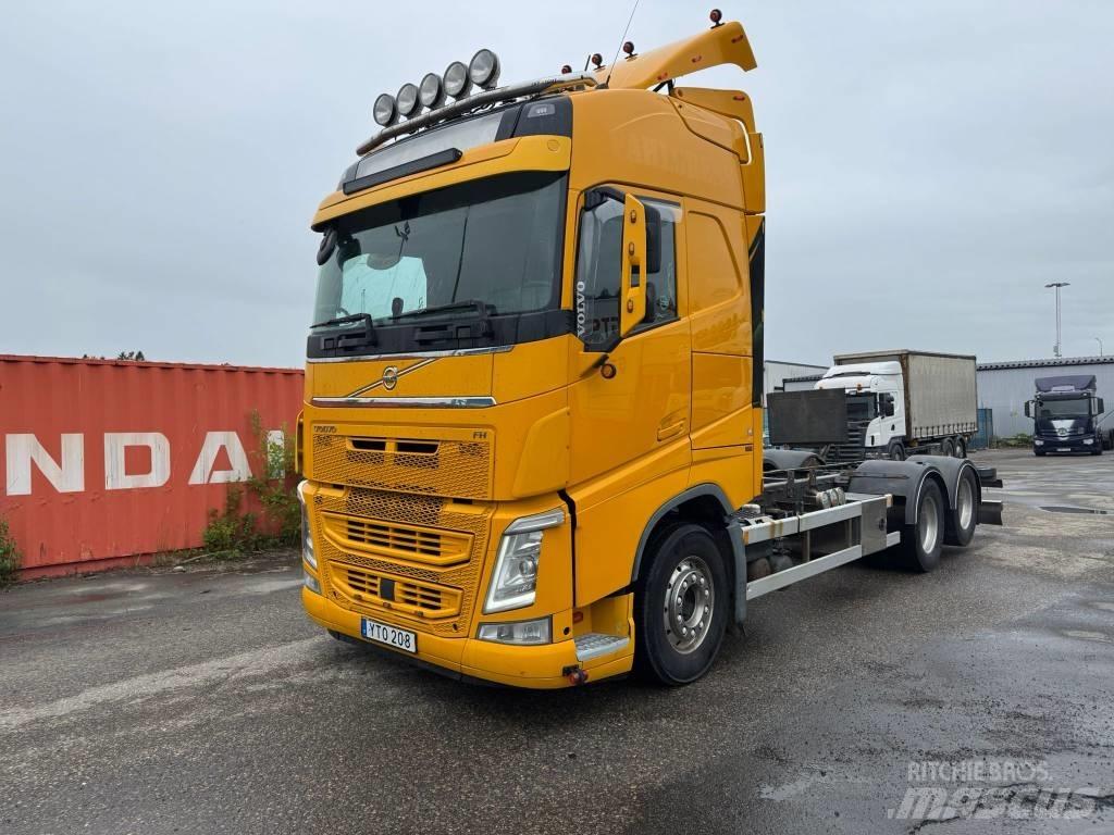 Volvo FH 13 شاحنات بمقصورة وهيكل