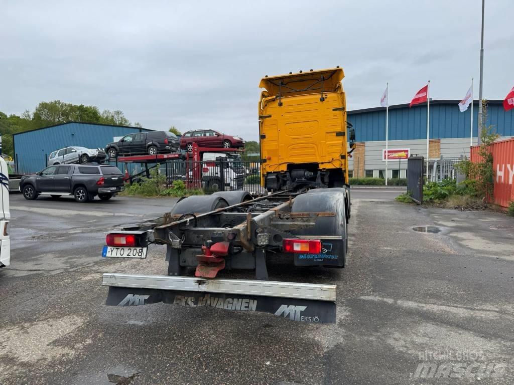Volvo FH 13 شاحنات بمقصورة وهيكل