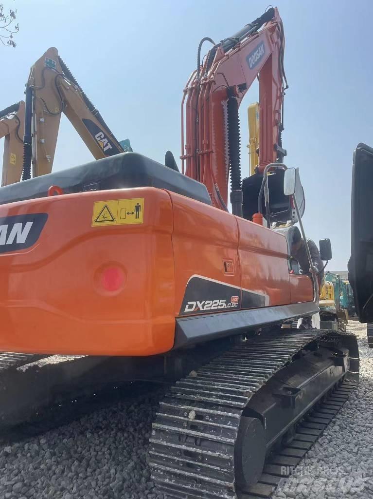 Doosan DX 225LC-9C حفارات زحافة