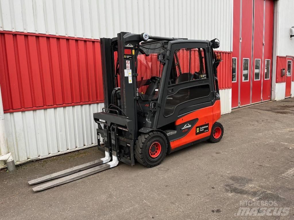Linde E 25 شاحنات ذات رافعات شوكية تعمل بالكهرباء