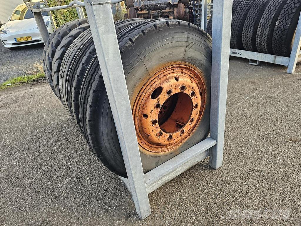  Several 1100 X 20 مقطورات هيكلية