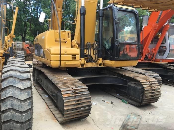 CAT 320 D حفارات زحافة