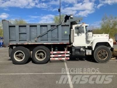 Mack RD 690 SX شاحنات قلابة
