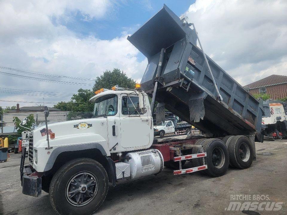 Mack RD 690 SX شاحنات قلابة