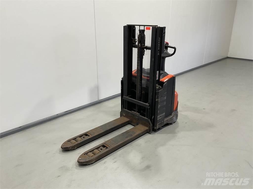 Toyota SWE200D شاحنات مناولة ذاتية الدفع