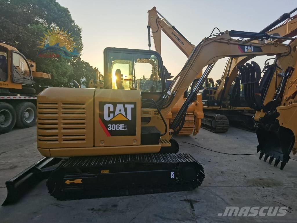 CAT 306E2 حفارات زحافة