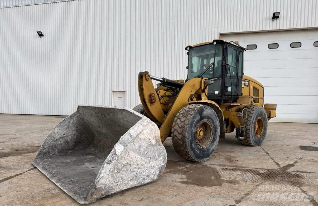 CAT 938 K لوادر بعجل