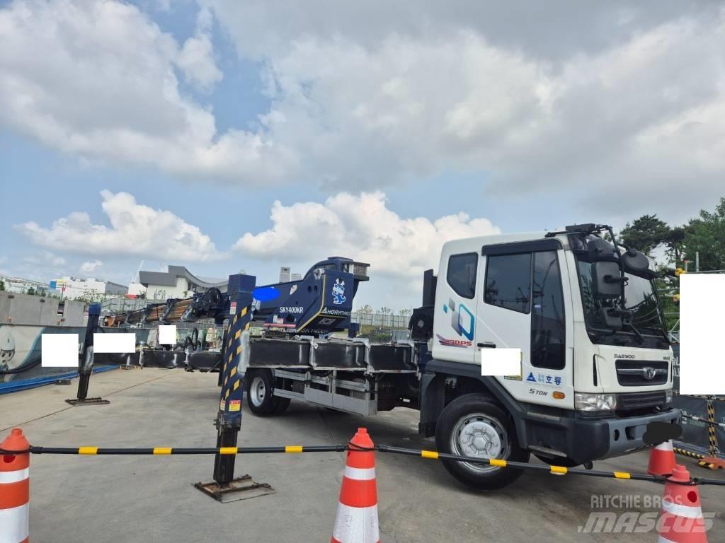 Horyong MR400A المنصات الهوائية المثبتة على شاحنة
