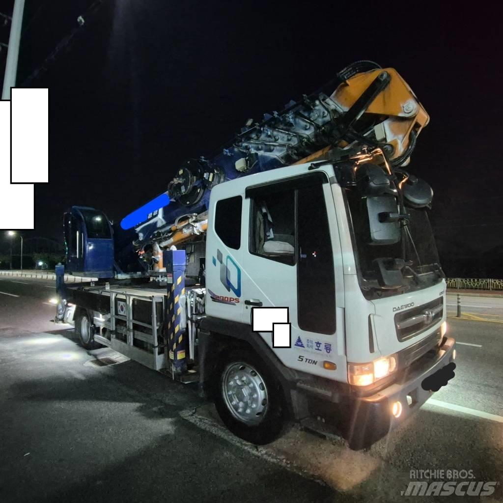 Horyong MR400A المنصات الهوائية المثبتة على شاحنة
