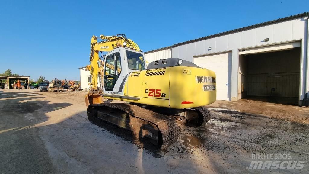 New Holland E 215 B حفارات زحافة