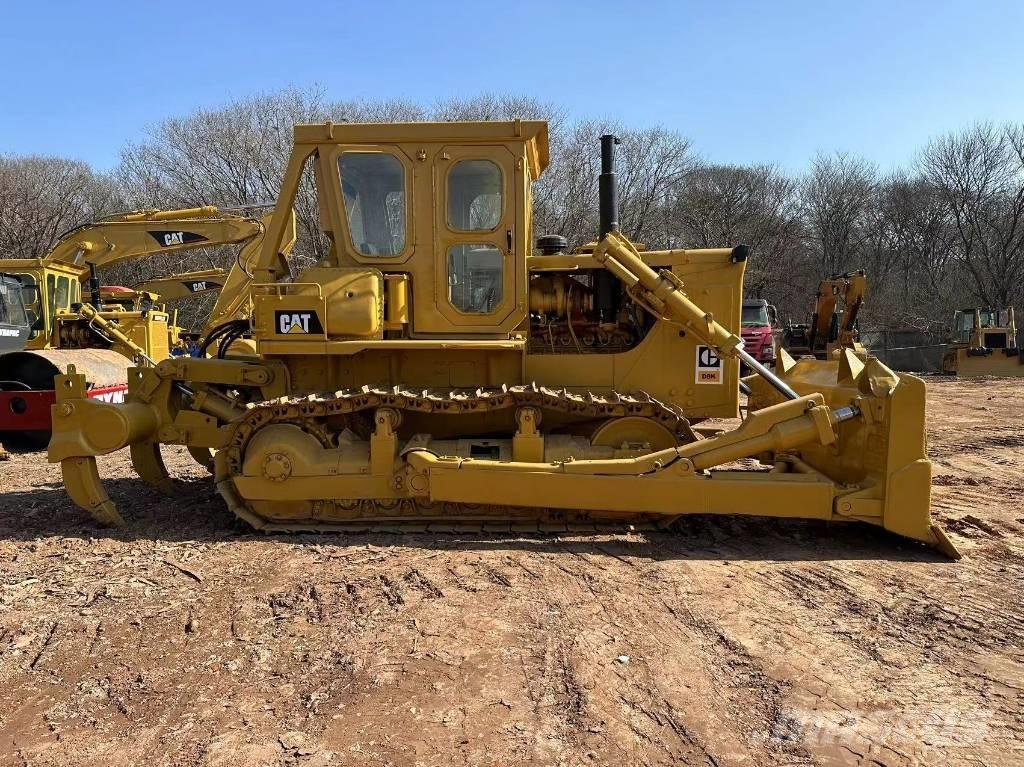 CAT D 8 K بلدوزرات مجنزرة