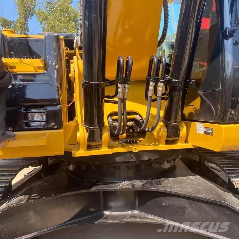 CAT 325 D حفارات زحافة