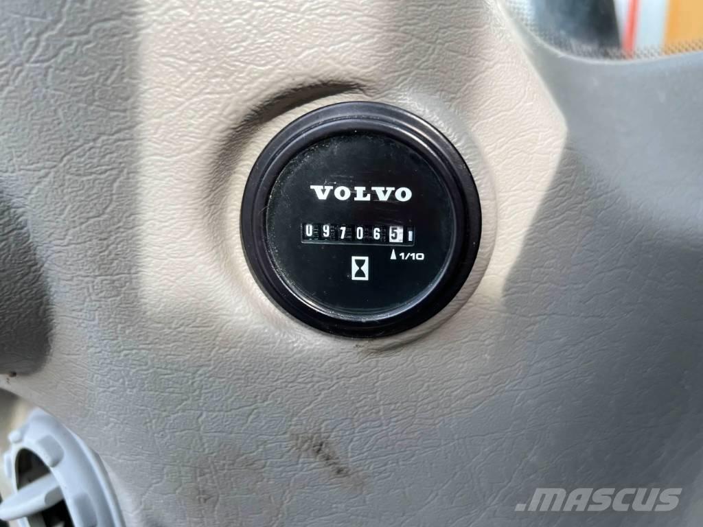 Volvo EWR150E حفارات بعجل