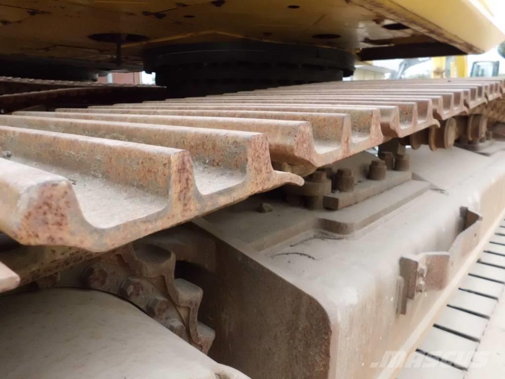 Komatsu PC 450 حفارات زحافة