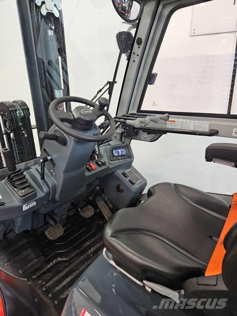 Heli CPCD 35 DIESEL شاحنات الديزل
