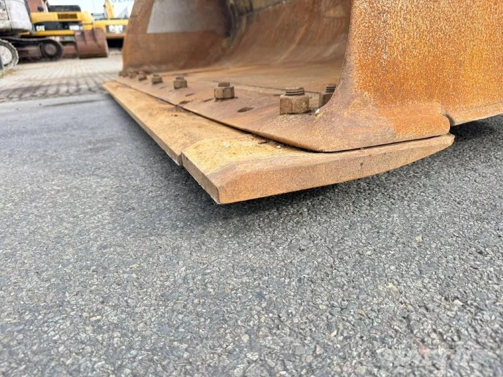 Volvo L150E لوادر بعجل