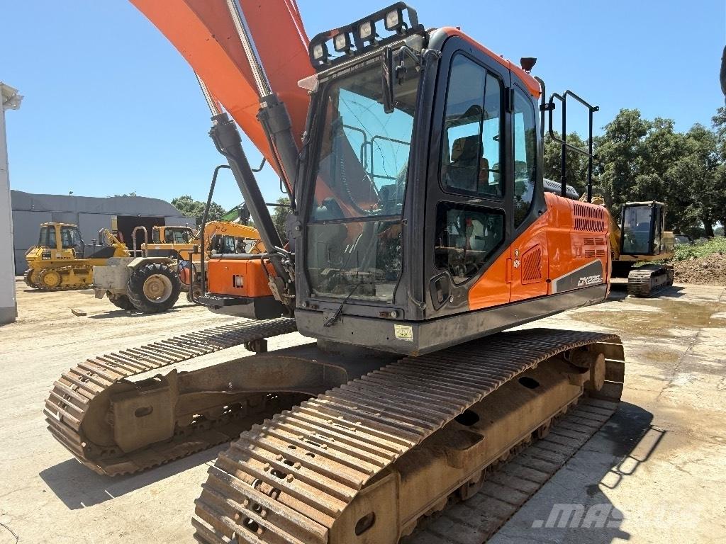  Dossan DX225LC-5 حفارات زحافة