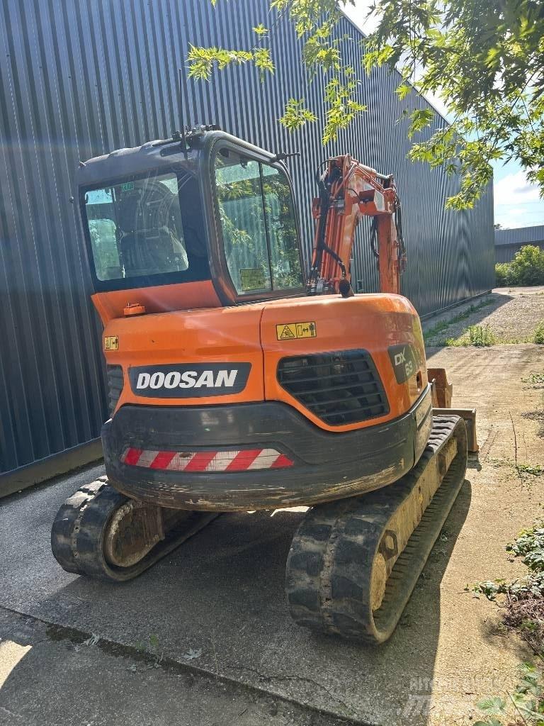 Doosan DX 63-3 حفارات صغيرة أقل من 7 طن (حفارات صغيرة)