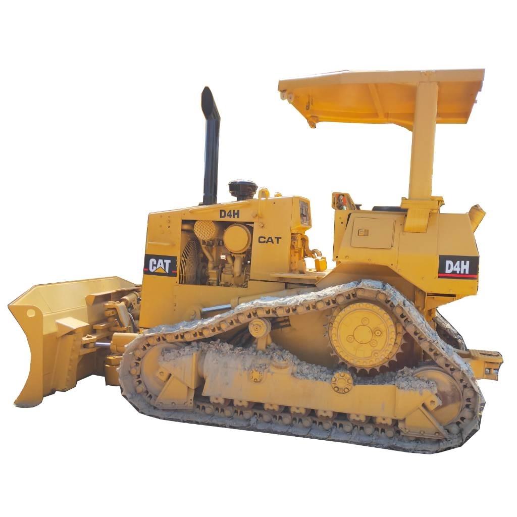CAT D 4 H بلدوزرات مجنزرة