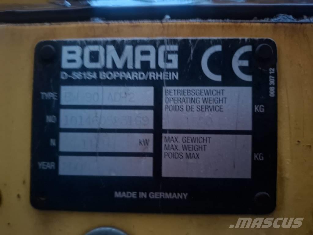 Bomag BW 90 AD-2 مداحل ثنائية الاسطوانة