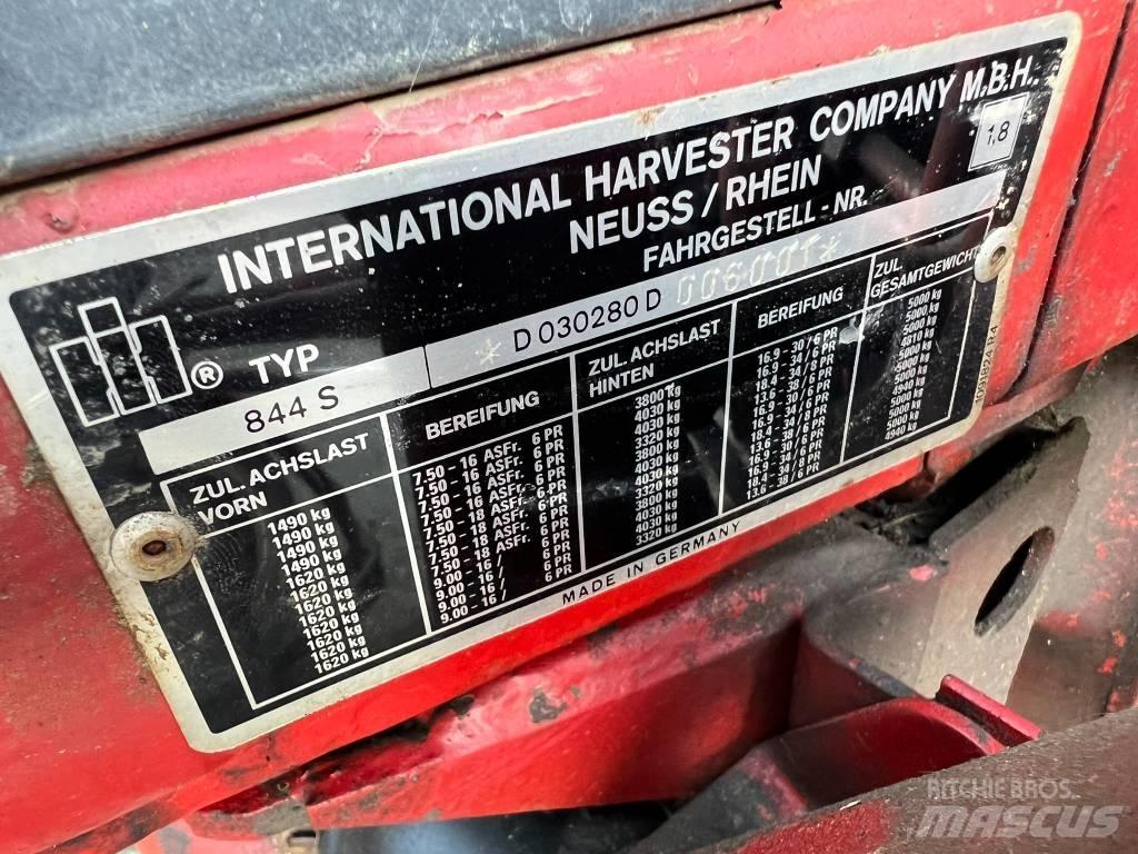 International 844xl الجرارات